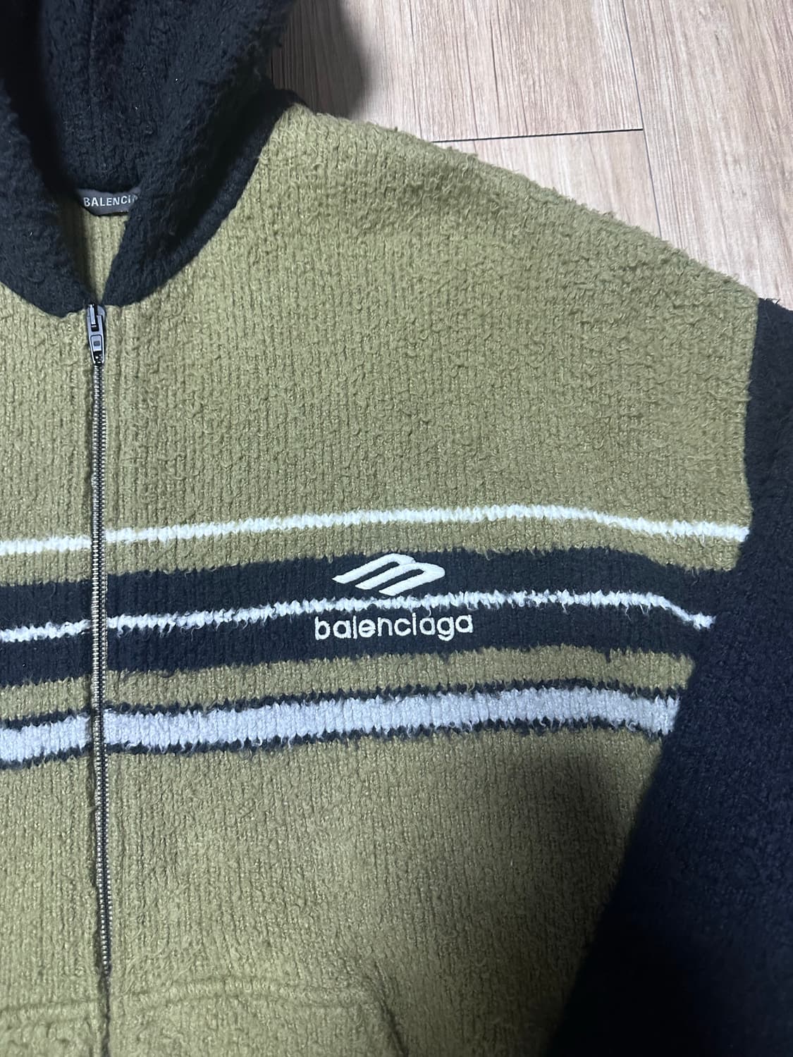 발렌시아가 플러피 집업 후디 카키/블랙 L 상품이미지2