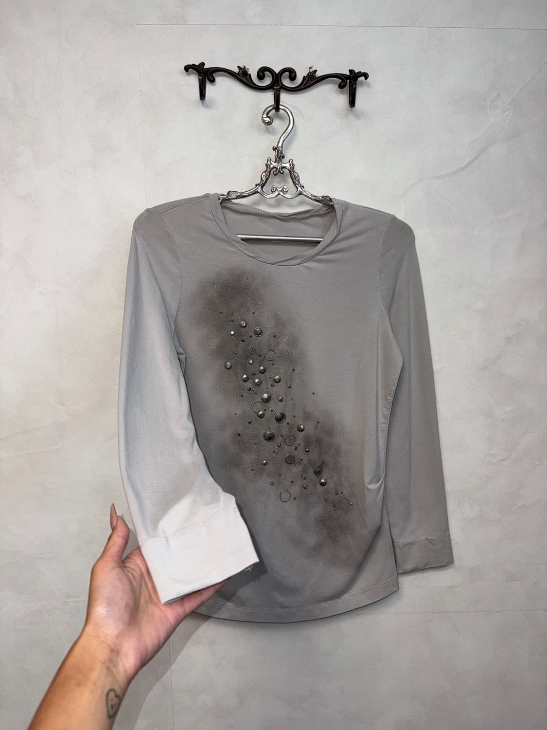 Gray grunge painted stud shirring sleeve 상품이미지2