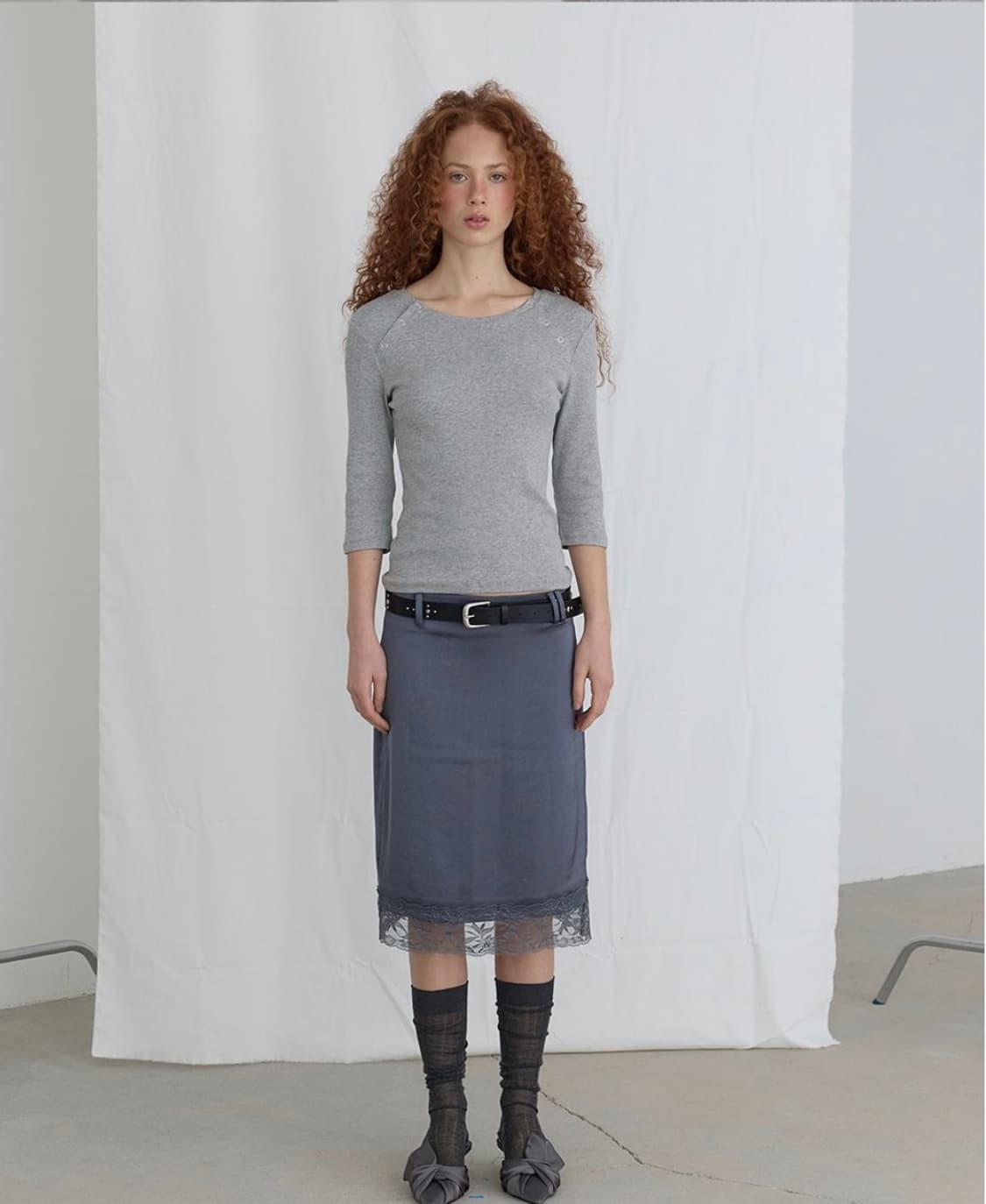 오데스 클래시 새틴 미디 스커트 (그레이) 상품이미지1