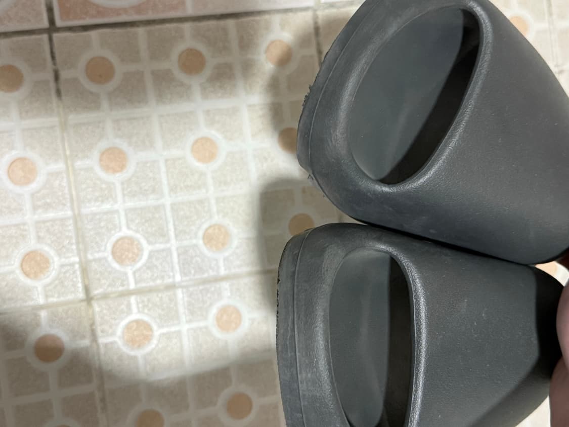 [275]아디다스 이지 슬라이드 다크 오닉스 2024 상품이미지3