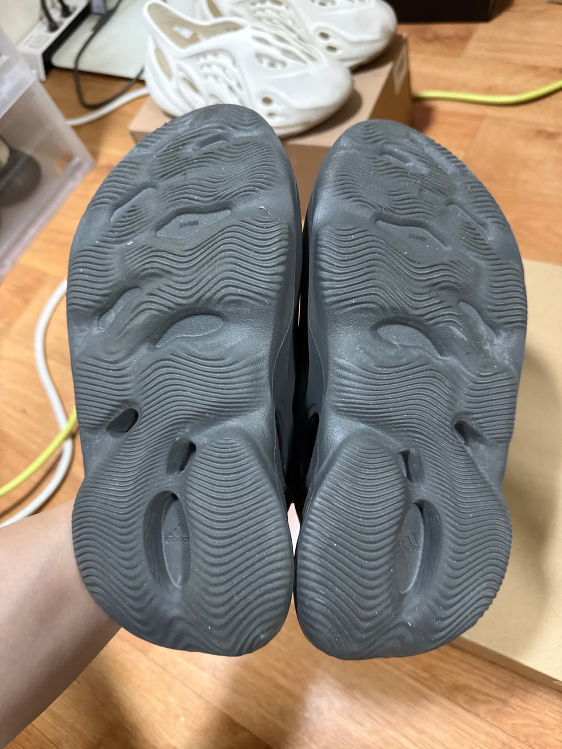 [255] 이지 폼러너 오닉스 상품이미지4