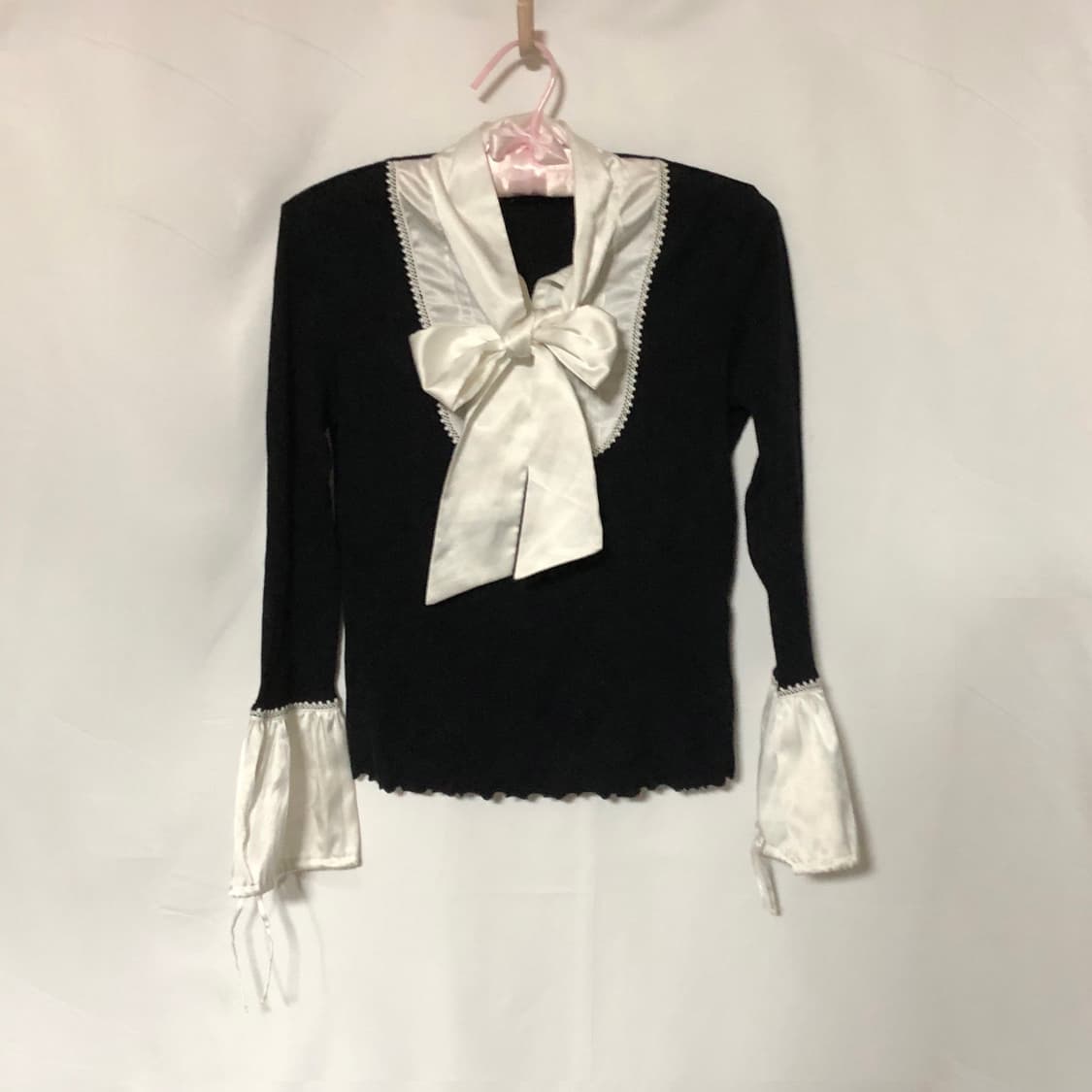 리본 커프스 탑 블랙 상품이미지7