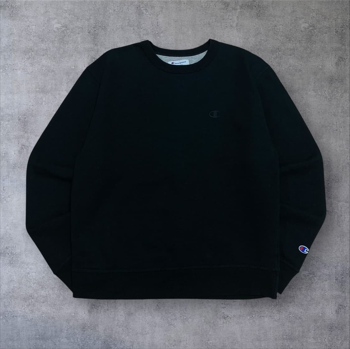 챔피온 스몰 로고 블랙 미니멀 맨투맨 상품이미지1