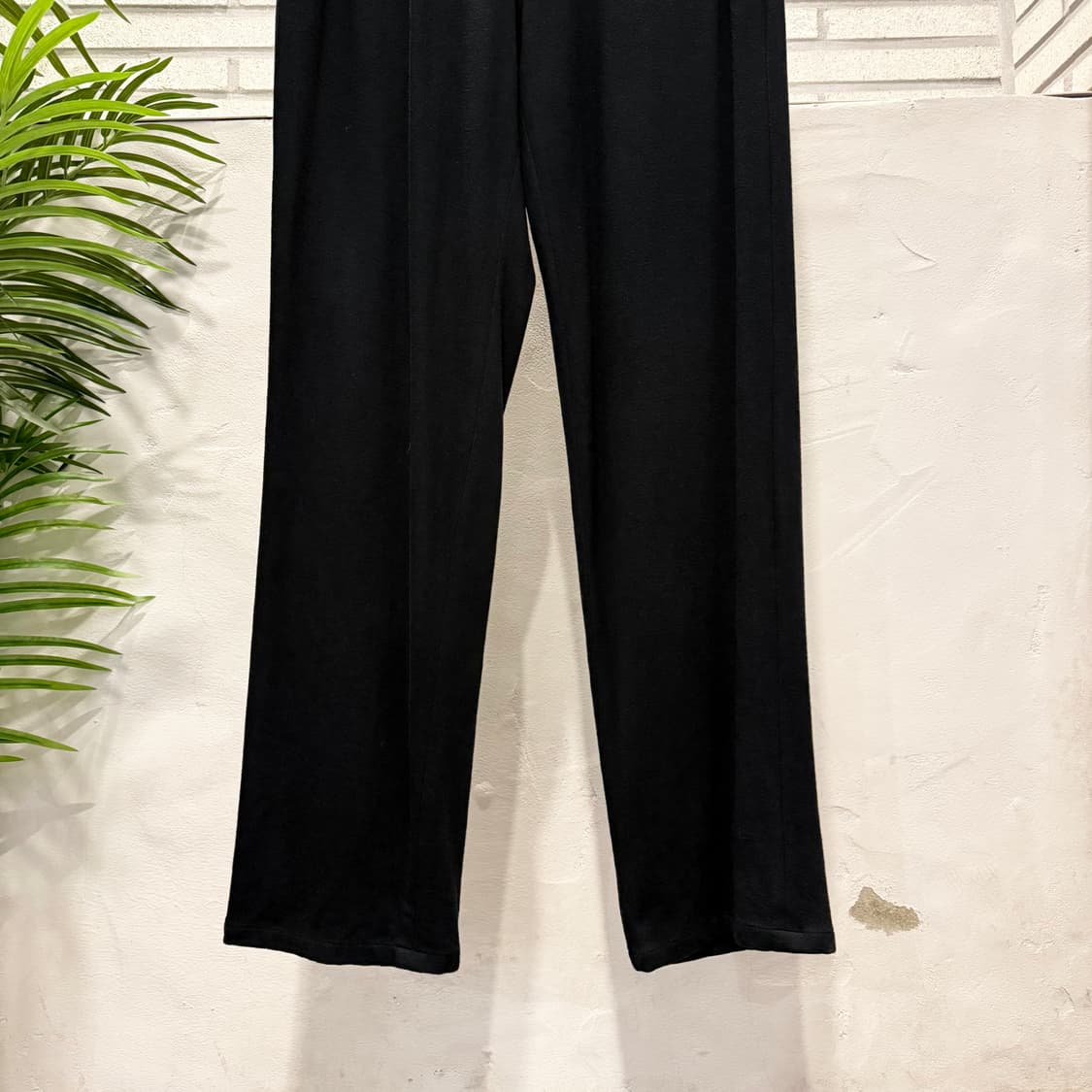 Golden Bear 골든베어 클래식핏 스판 슬랙스 핀턱 디테일 블랙 상품이미지5