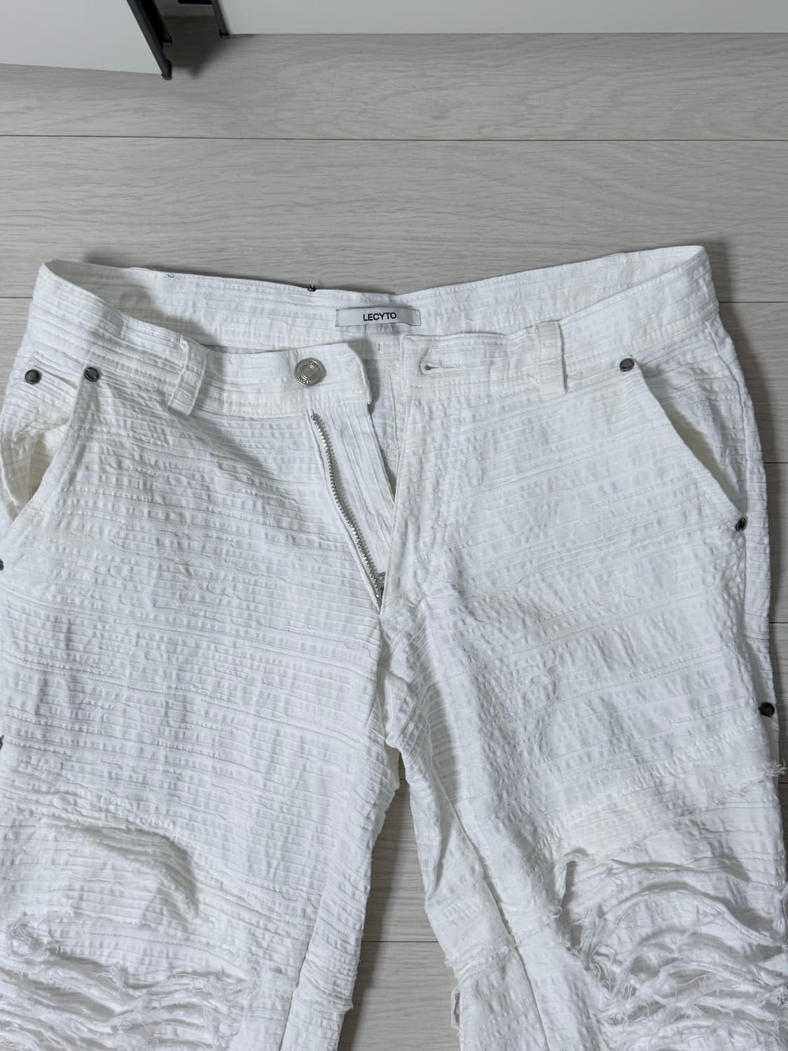 LECYTO 디스트레스드 화이트 크랙 팬츠 상품이미지3