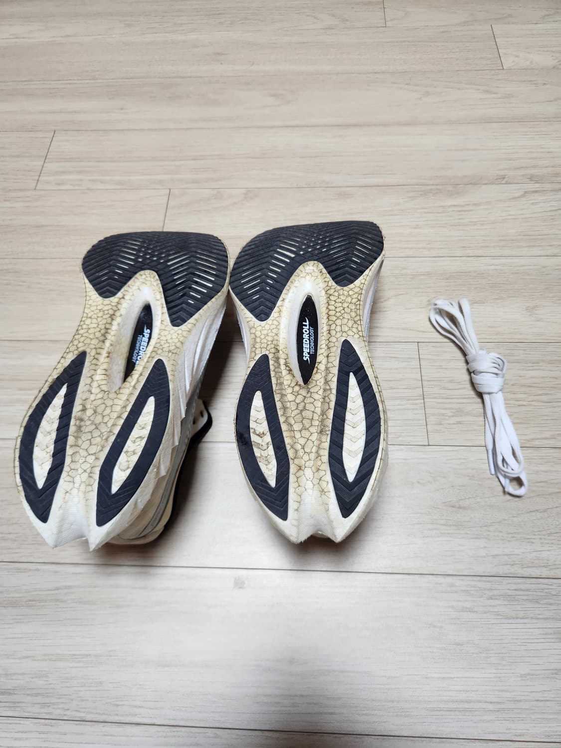 [써코니] 엔돌핀 프로4 화이트실버 카본화 285 상품이미지4