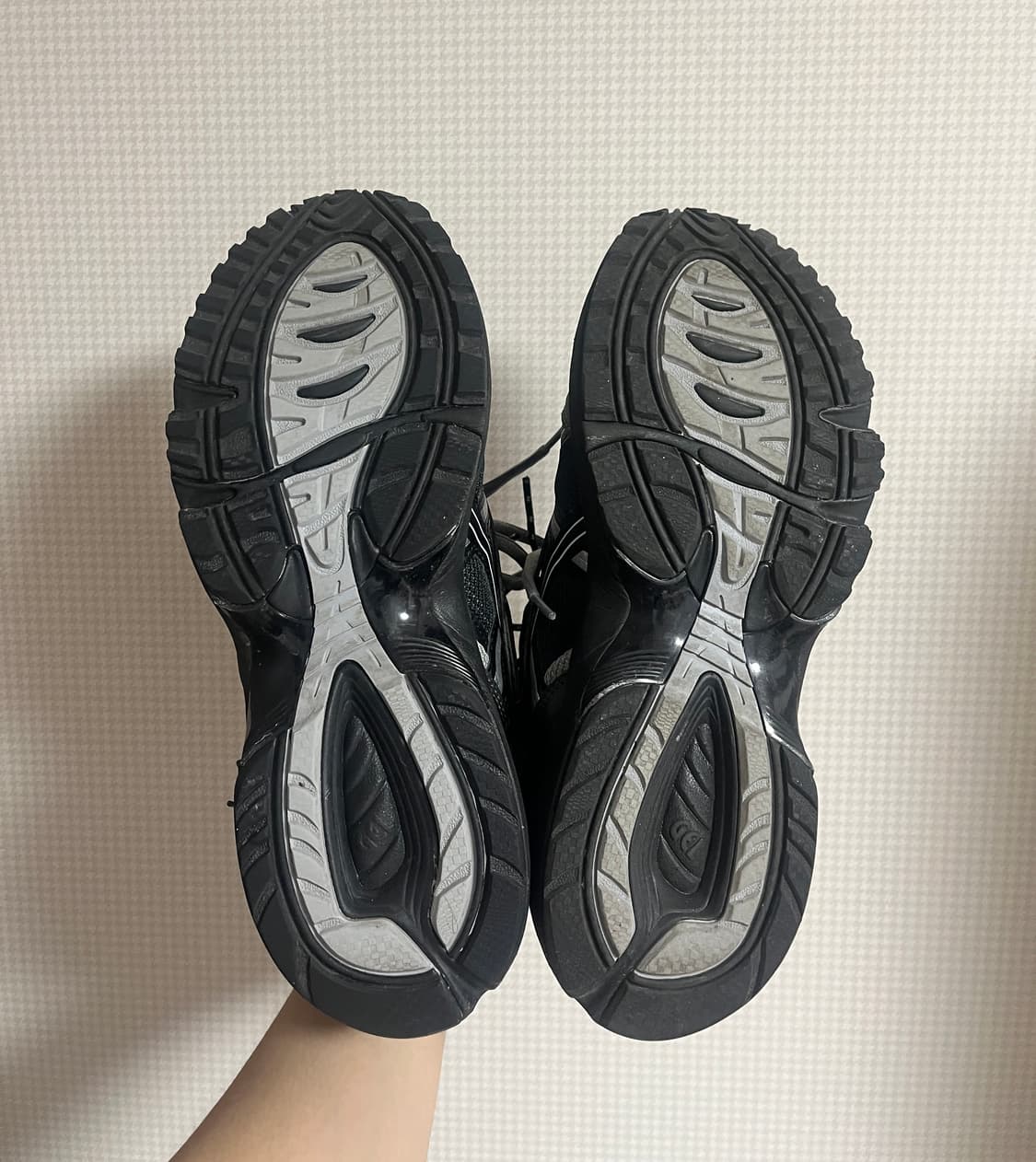 [260] 아식스 x 앤더슨벨 젤 1090 블랙 실버 상품이미지4