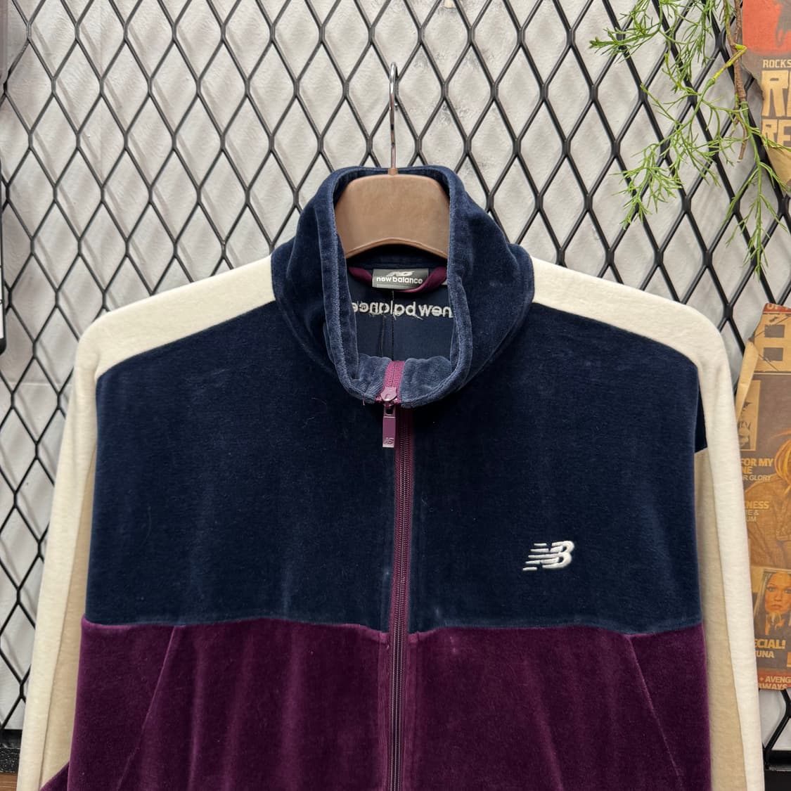 뉴발란스 아노락 벨벳 트랙 자켓 전면 로고 포인트 퍼플 네이비 상품이미지3