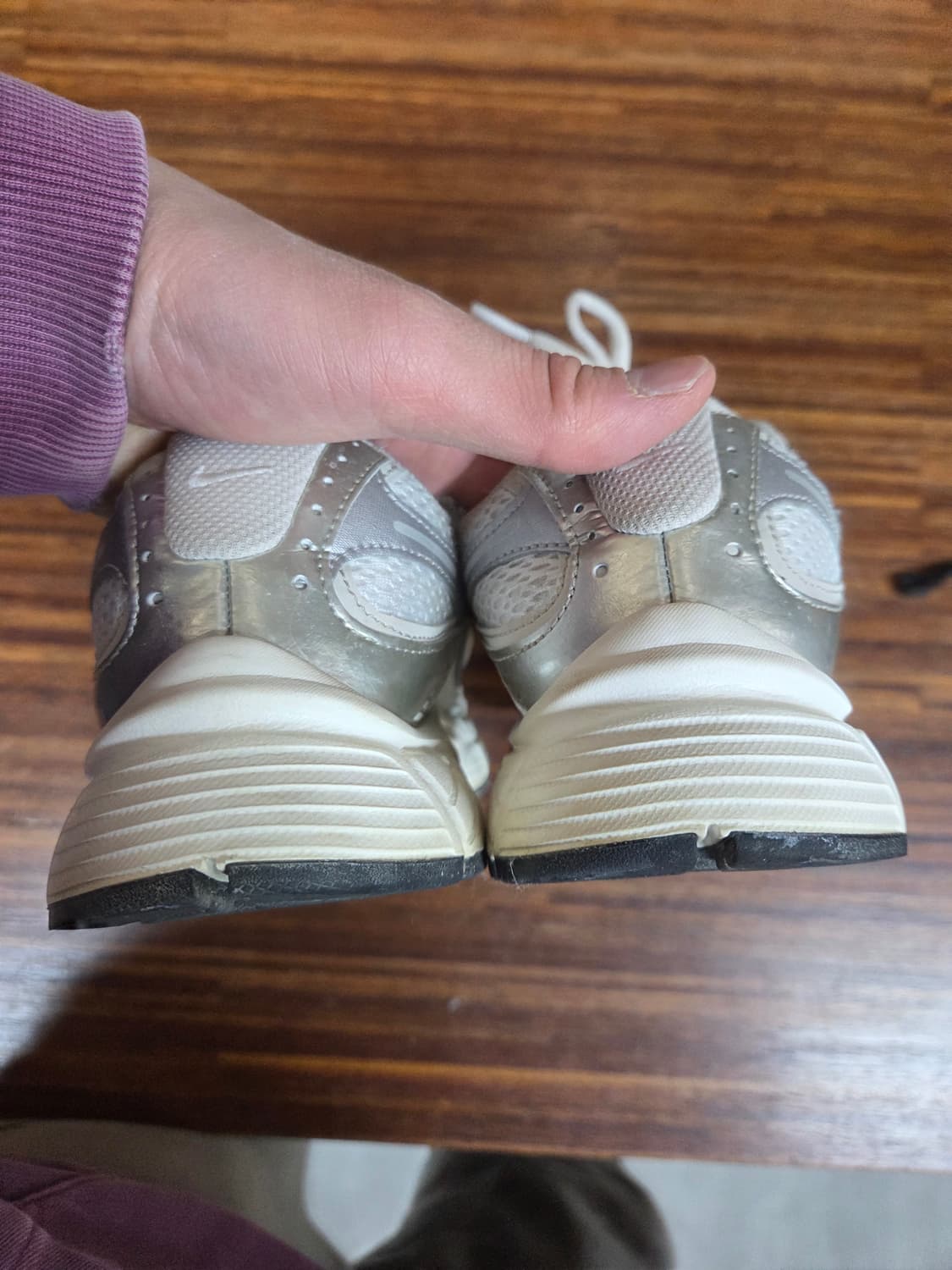 나이키 우먼스 v5 러닝화 245 상품이미지4