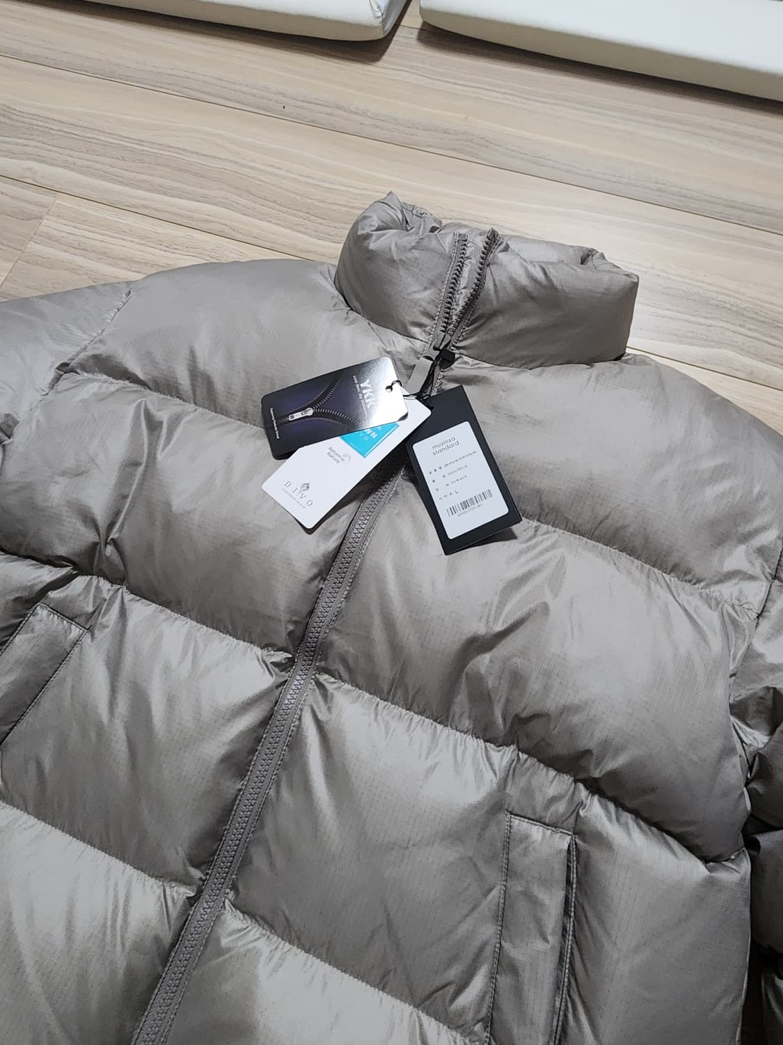 무신사스탠다드덕다운점퍼L베이지오리털패딩 상품이미지3