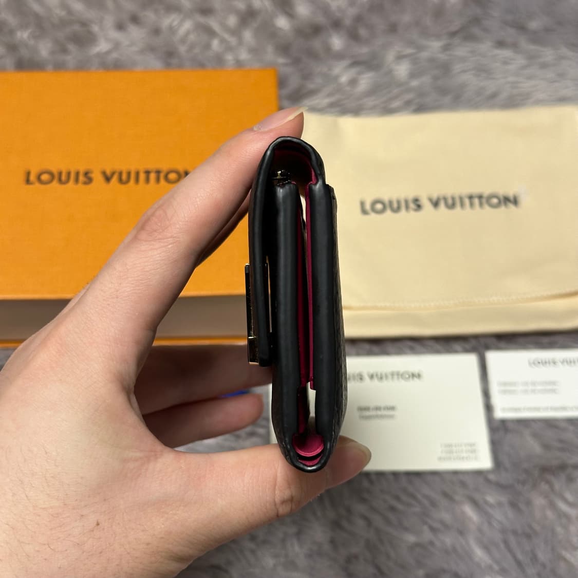 [풀구성] 루이비통 카퓌신 중지갑 상품이미지7