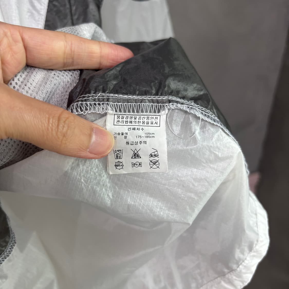 몽벨 바람막이 화이트 그레이 상품이미지3