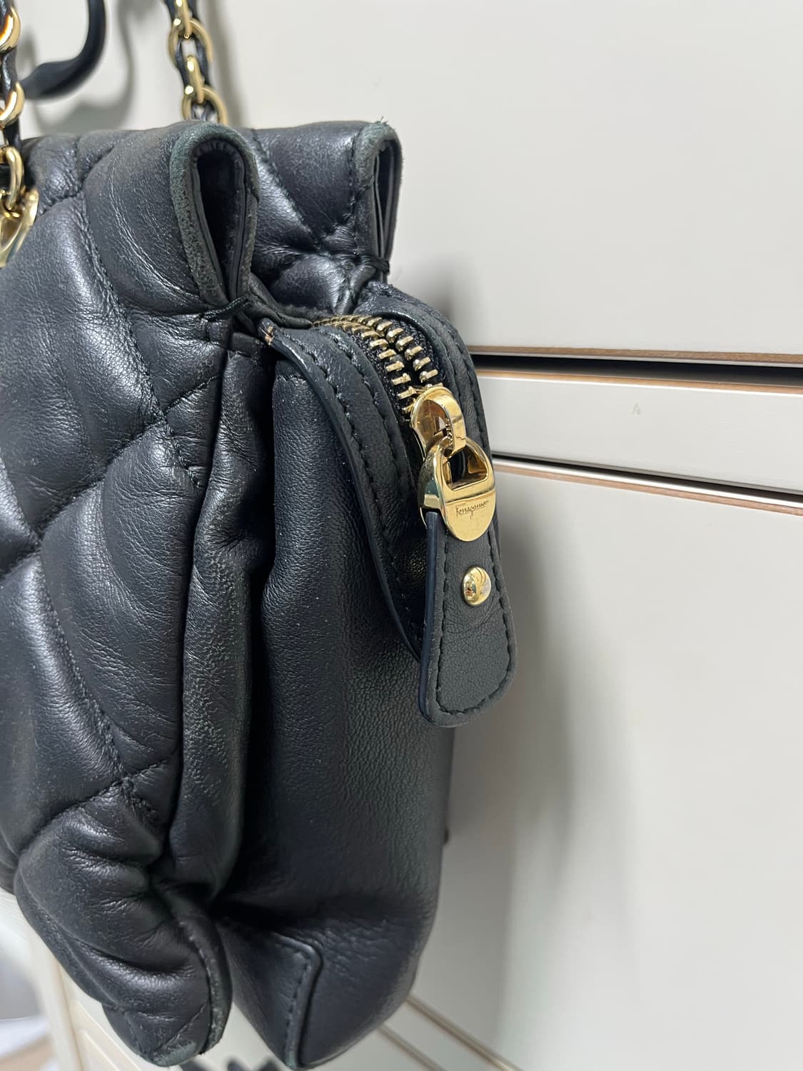 페라가모 퀄팅 체인 숄더백 블랙 상품이미지4