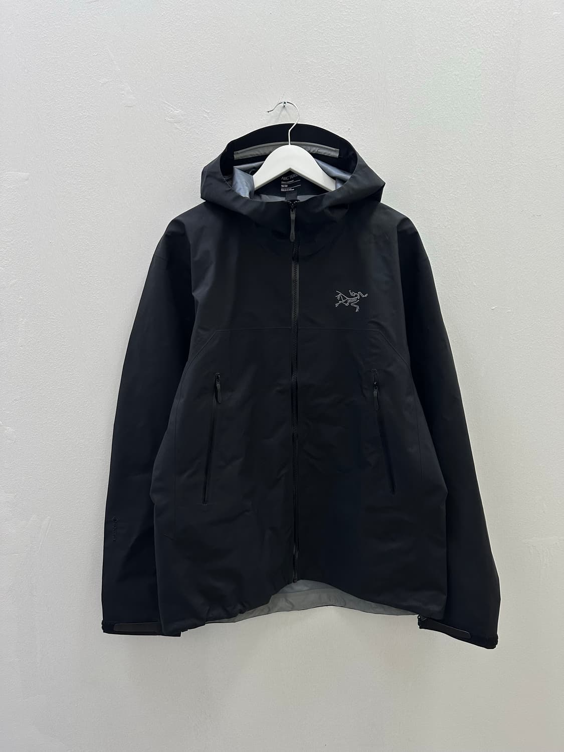 아크테릭스 베타 M 블랙 바람막이 상품이미지1