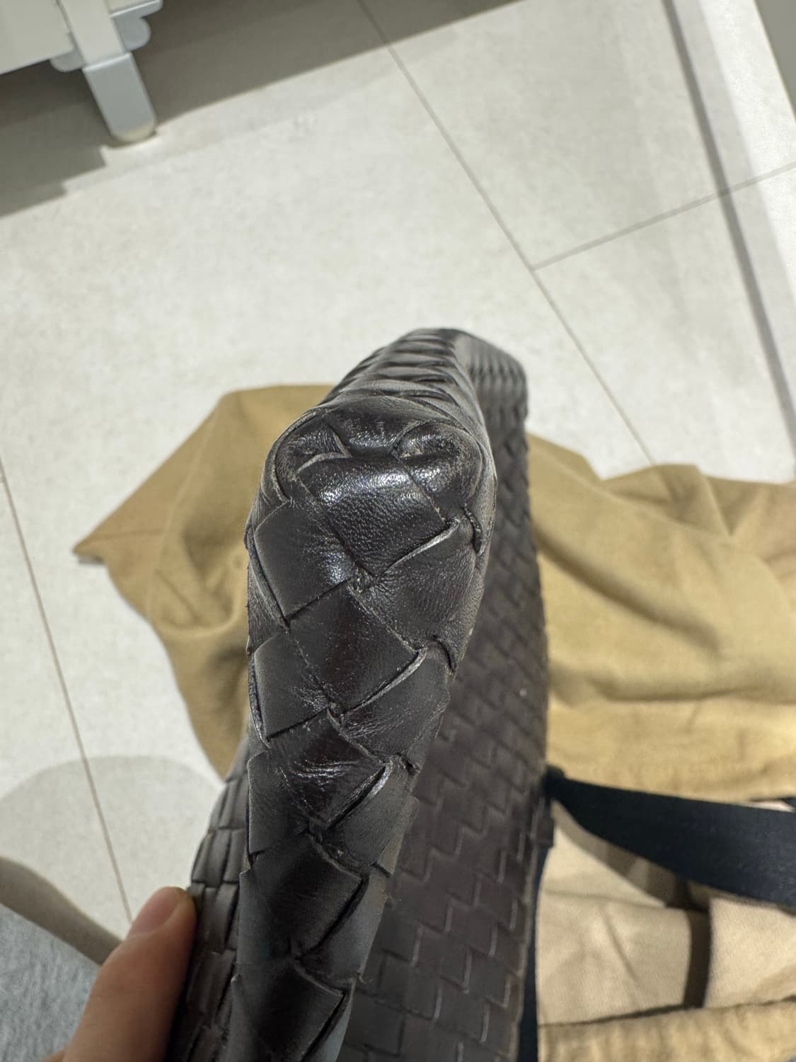 보테가베네타 남성 크로스백 상품이미지9