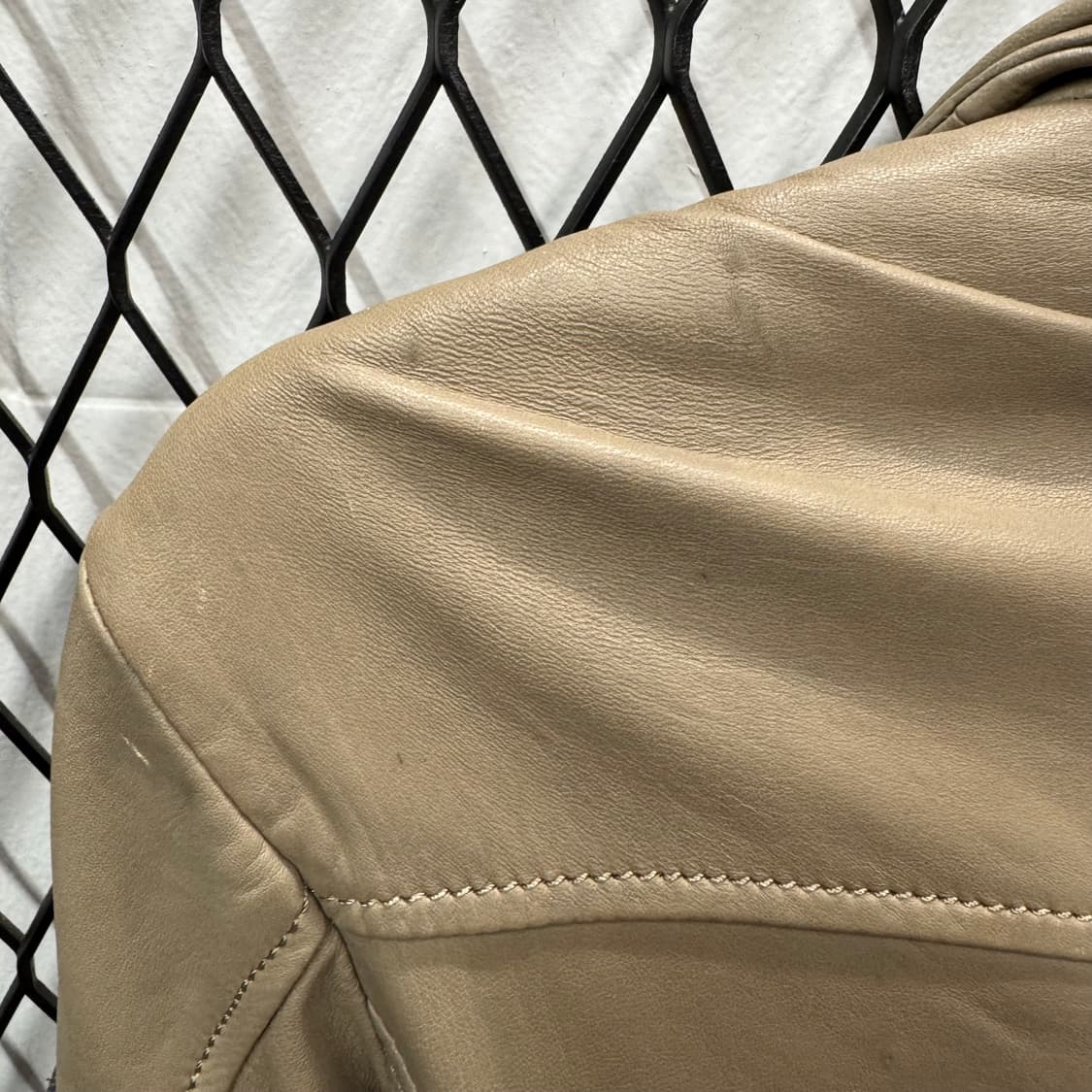 트루릴리전 스터드 레더 라이더 자켓 사이드 성조기 자수 포인트 베이지 상품이미지8