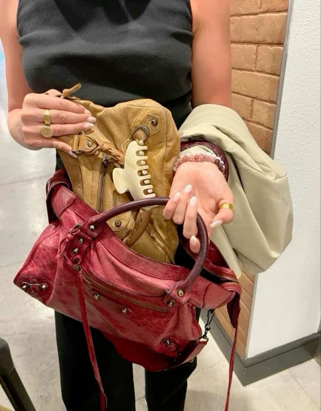 발렌시아가 클래식 모터백 딥레드 L 상품이미지8