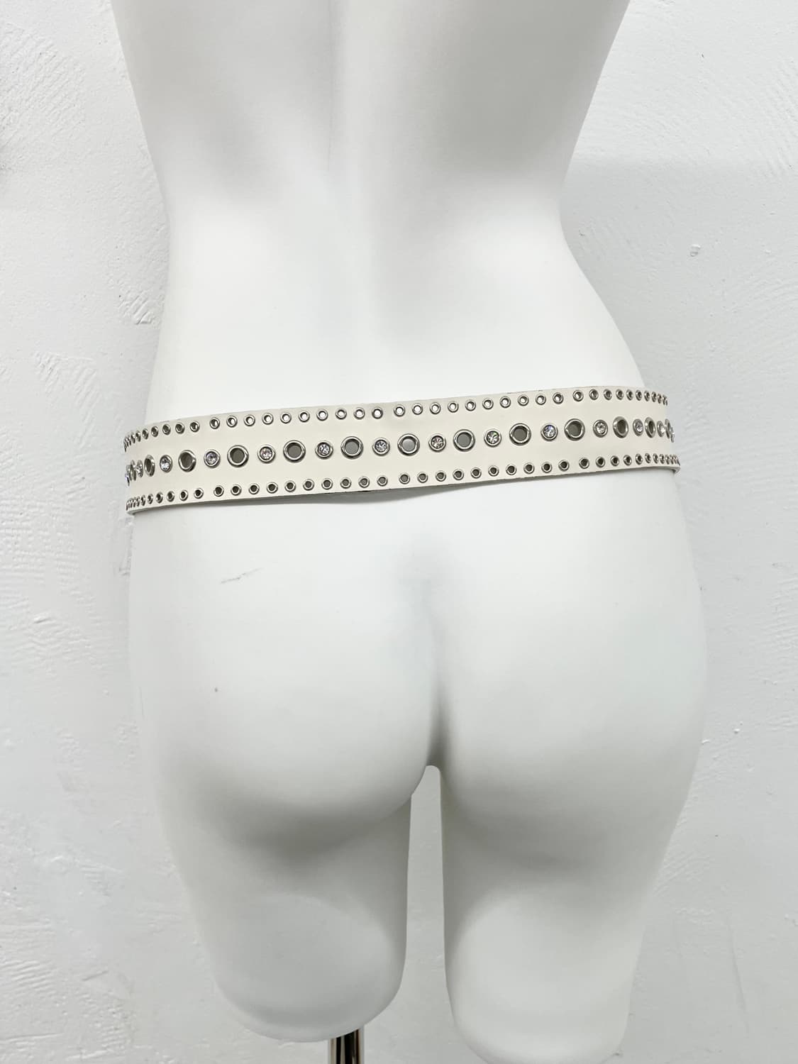 화이트 스터드 큐빅 펀칭 버클 벨트 상품이미지4