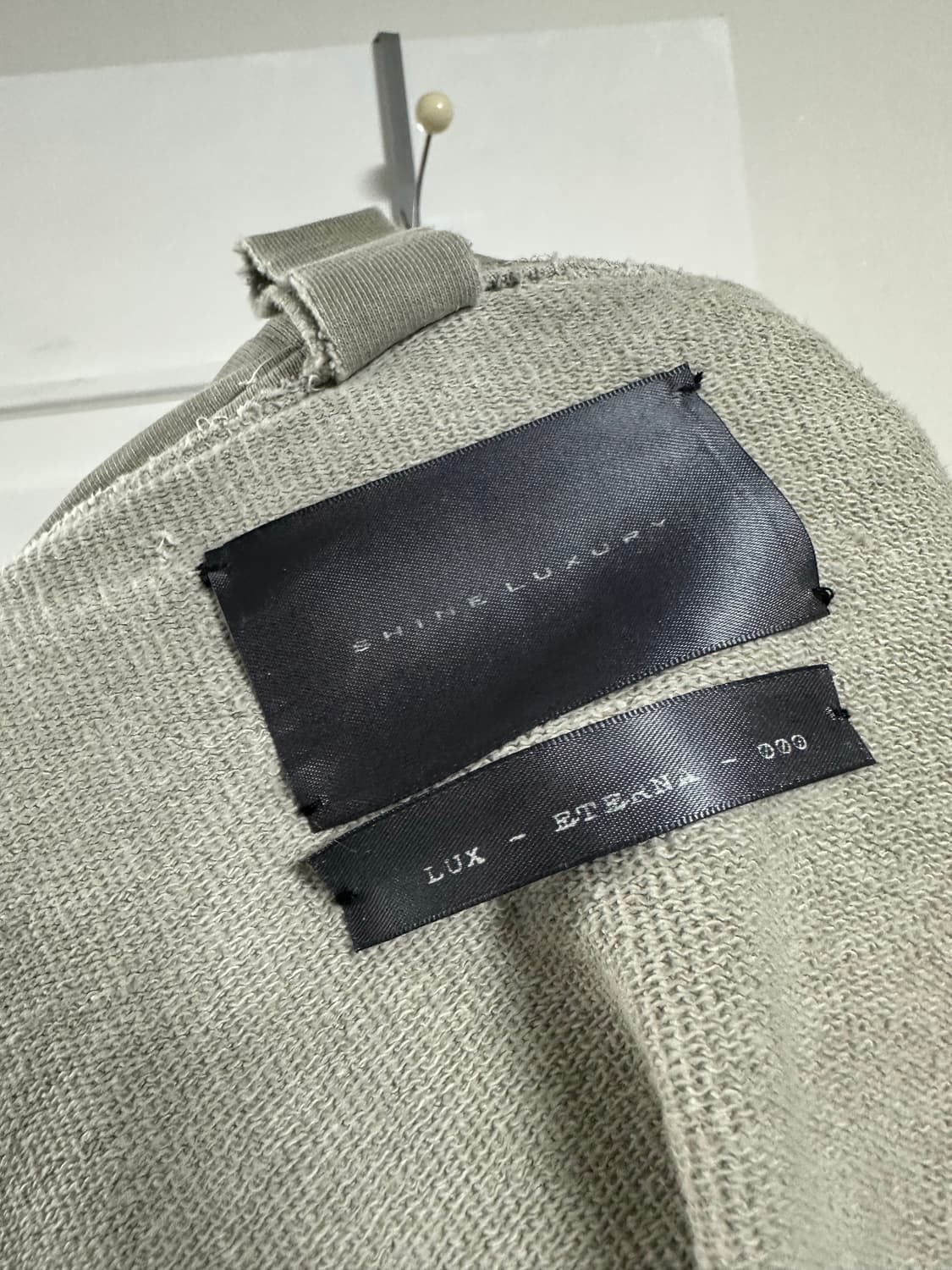 샤인럭셔리 GOLOPE 아머 후드집업 상품이미지5