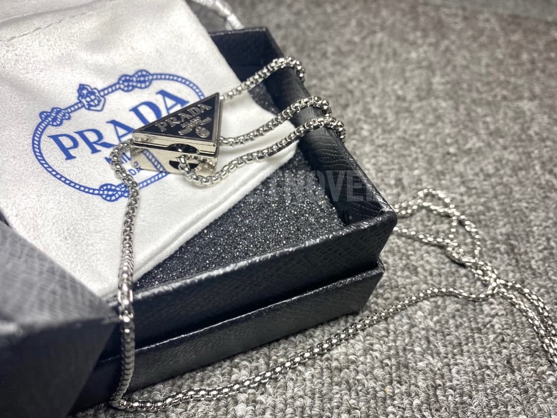 프라다 에어팟 스트랩 풀박스 블랙 상품이미지6