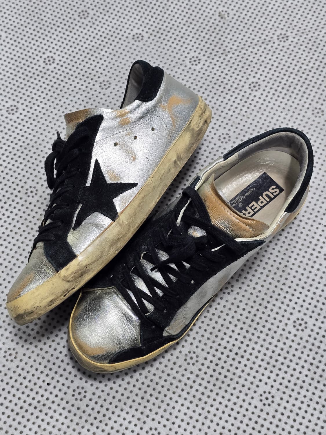 골든구스 슈퍼스타 실버블랙 스니커즈 42사이즈 상품이미지1