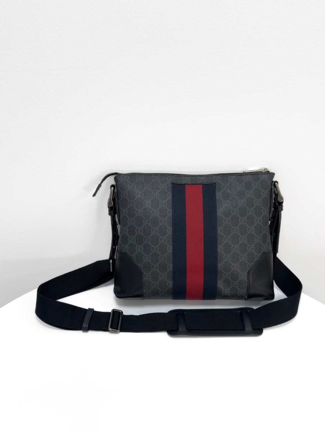 Gucci GG Supreme Crossbody Bag 상품이미지2