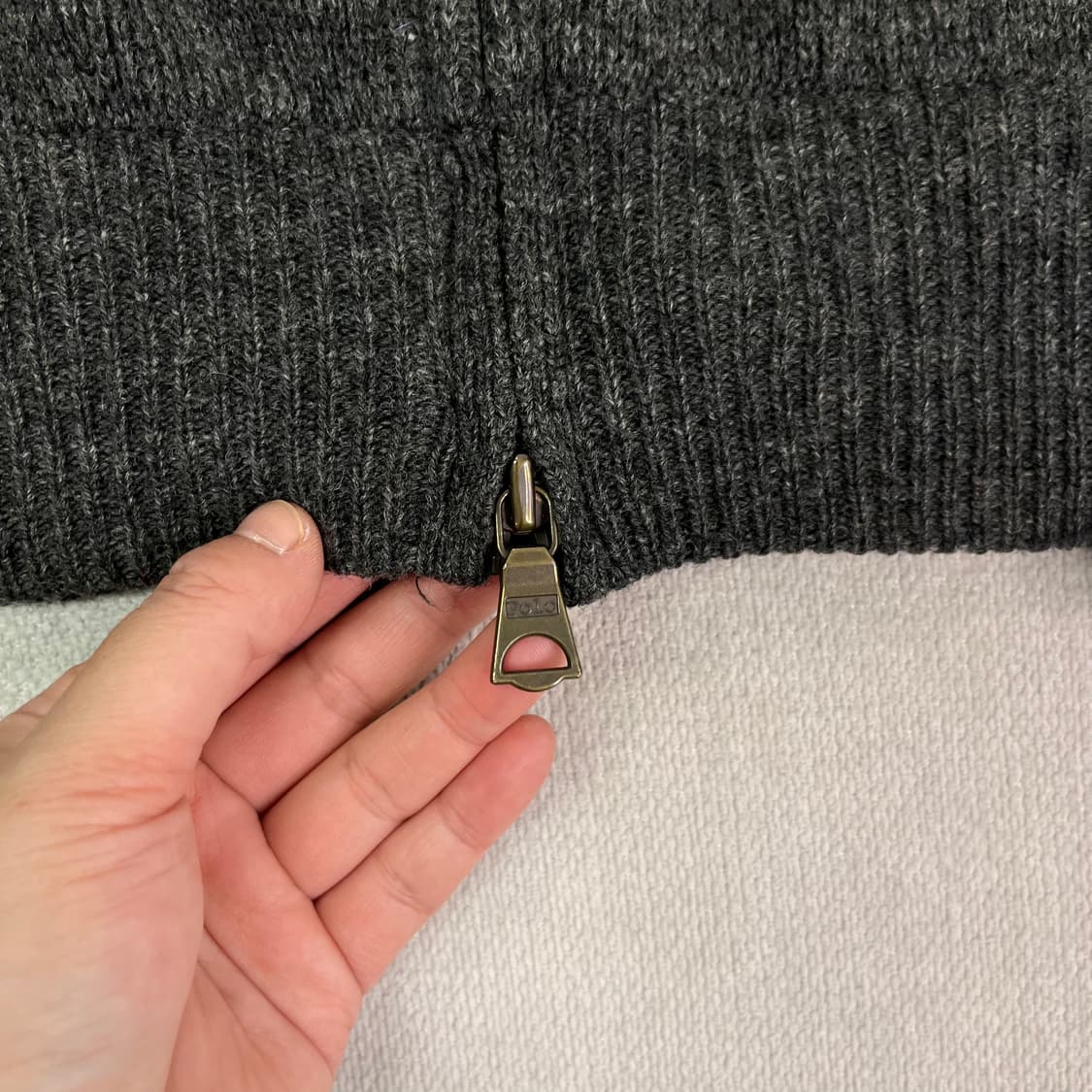 100 폴로랄프로렌 램스울 엘보 패치 챠콜 니트 집업 상품이미지5