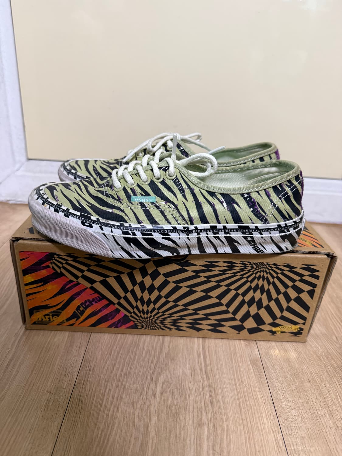 반스 볼트 x Aries OG 어센틱 LX 타이거 245 상품이미지5