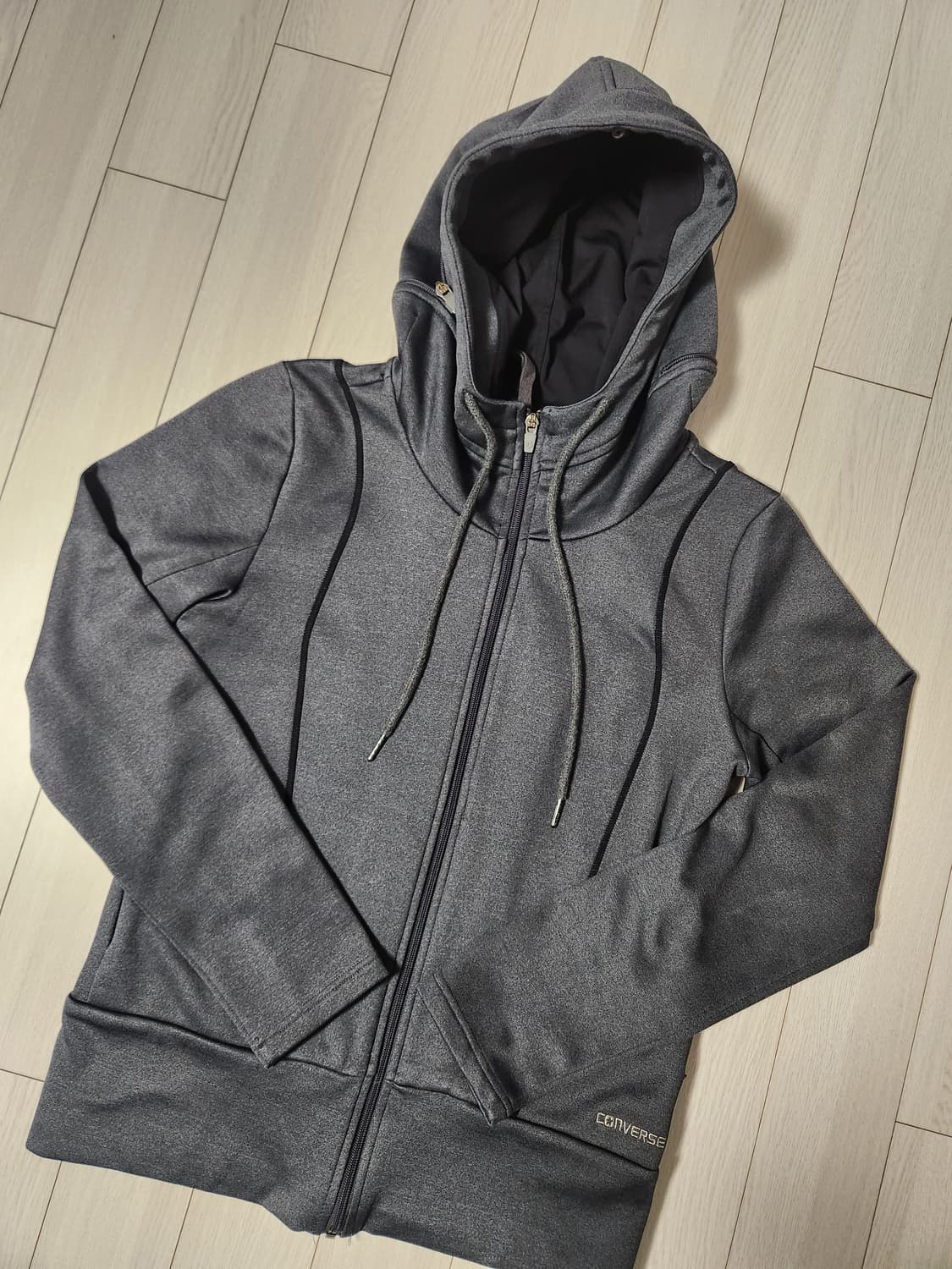 컨버스 여성 후드집업 사이즈m

약기모에요

오염 없이 깨끗한데 오른쪽  상품이미지1