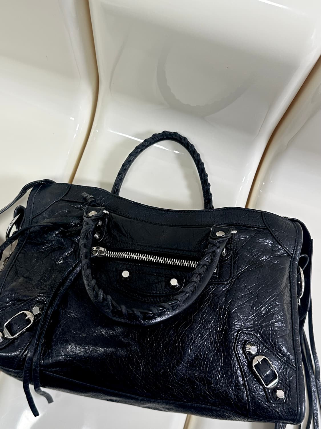 [A+ 정품] 발렌시아가 시티 모터백 스몰 로고스트랩 상품이미지8