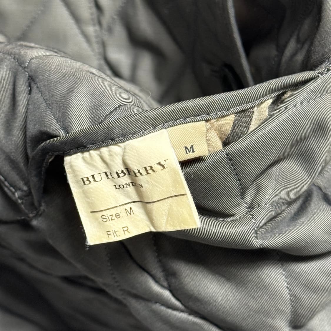 Burberry 런던 정품 여성용 차콜그레이 다이아몬드 퀼팅 자켓 상품이미지7