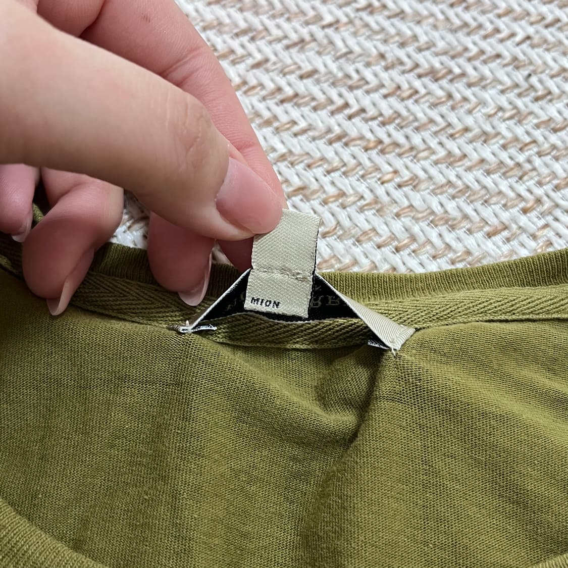 [정품] 버버리 올리브체크 라운드 긴팔티 [ M ] 상품이미지6