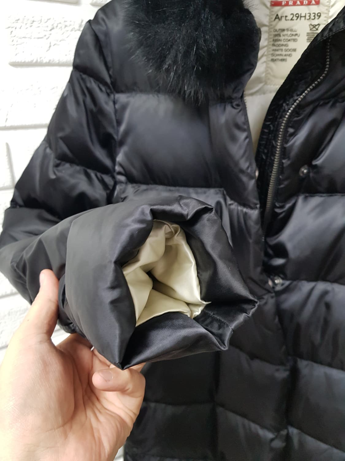 [40/55/정품] 프라다 폭스퍼 삼각로고 구스패딩 상품이미지6