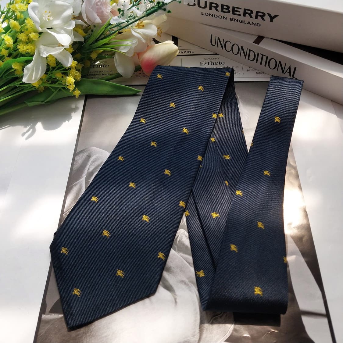 버버리 실크 네이비 골드 크레스트 넥타이 9cm B등급 K695
 상품이미지4