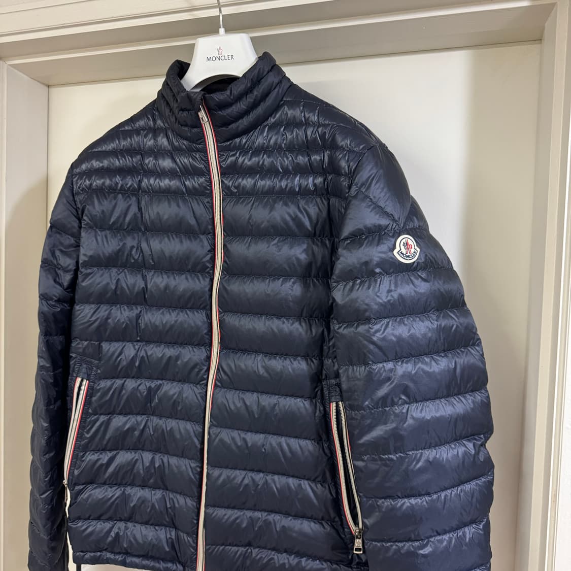 몽클레어 다니엘 경량패딩 5사이즈 네이비 상품이미지2