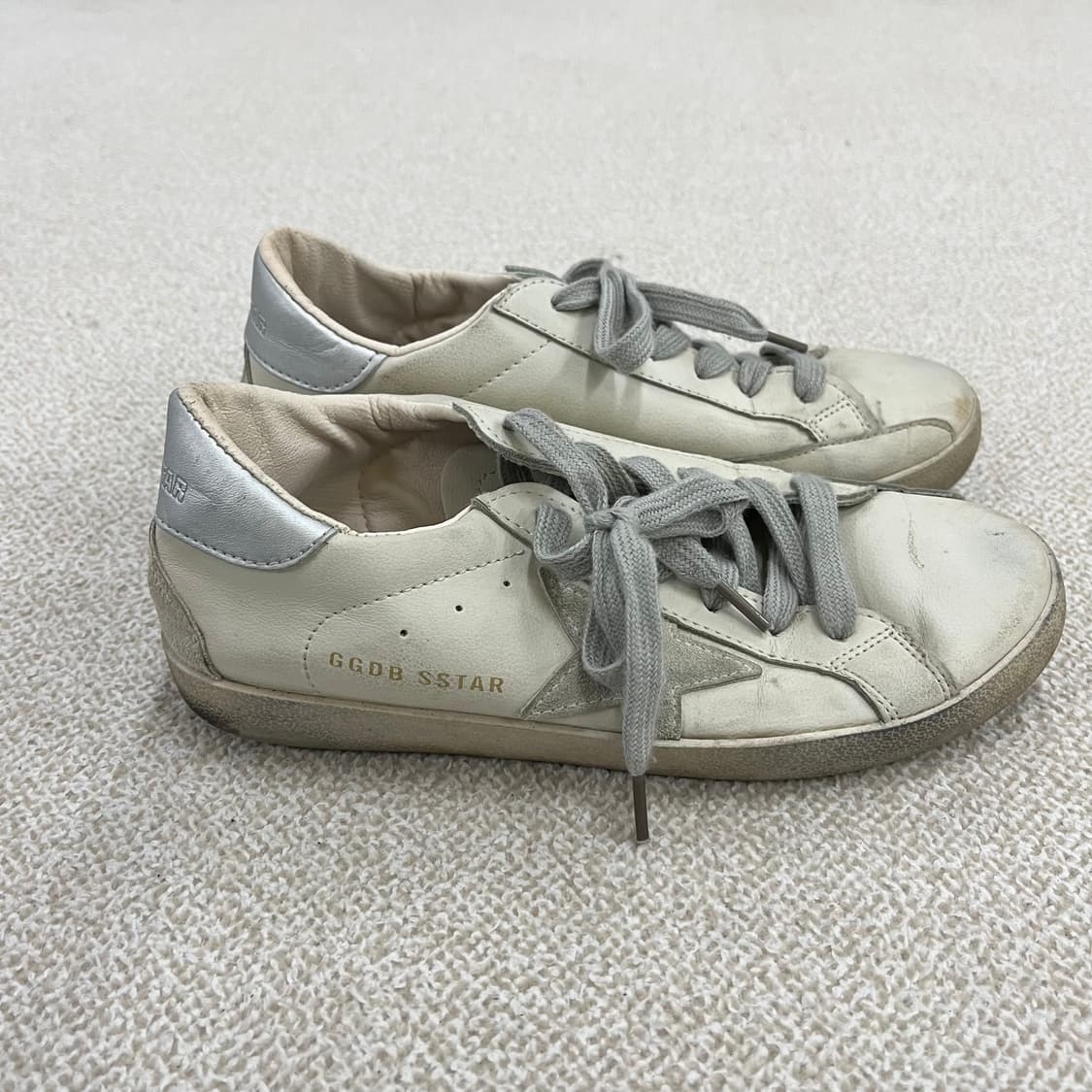 235정도 골든구스 슈퍼스타 스니커즈 0126M 상품이미지4
