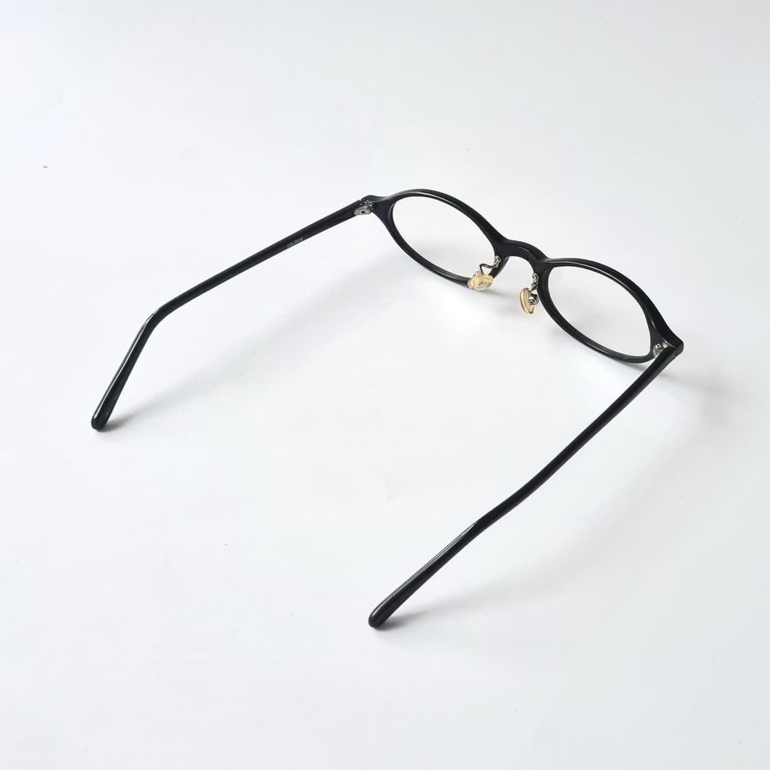 데드스탁 코받침있는 오벌쉐입 뿔테 안경테 상품이미지7