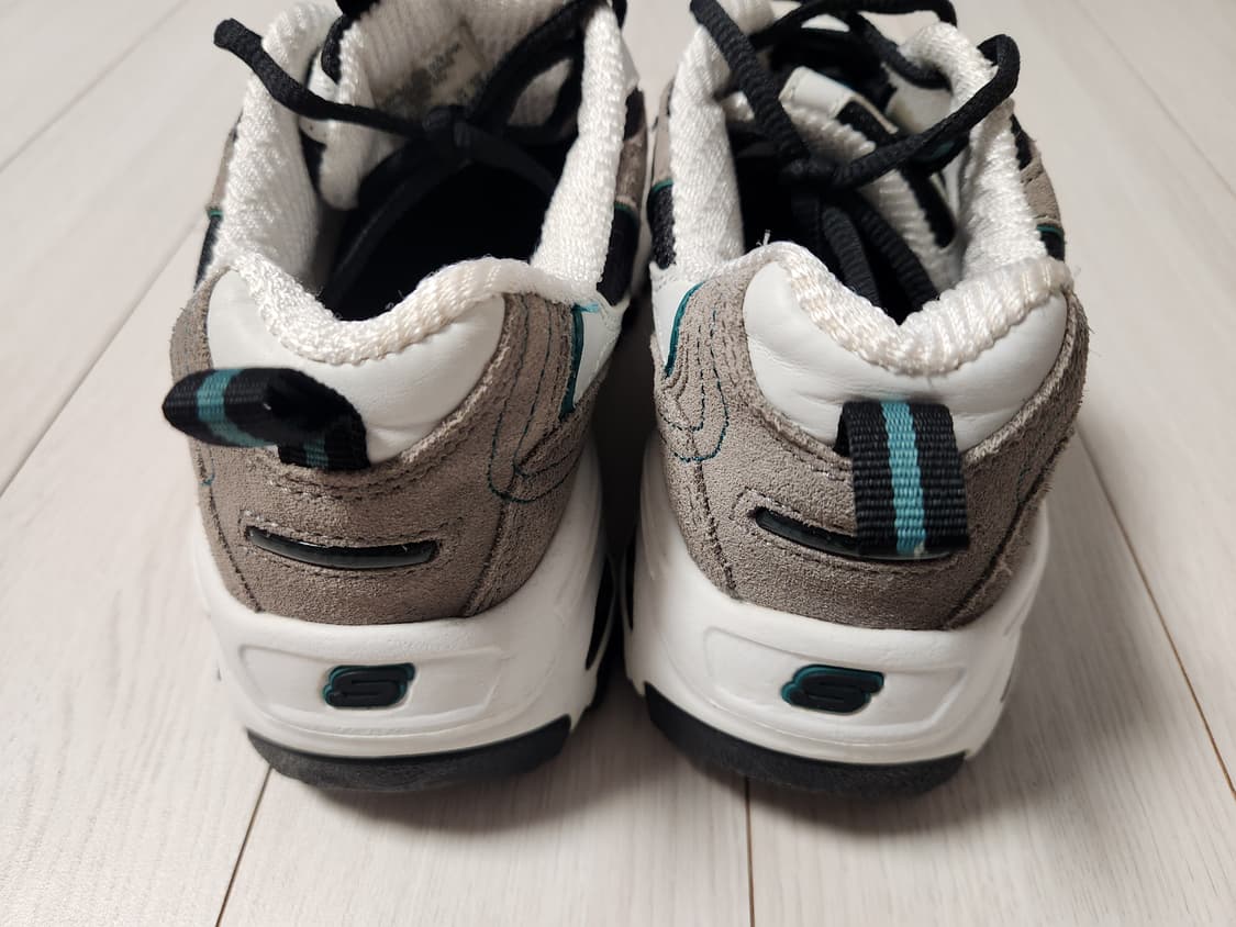 새상품급)스케쳐스 D'Lites 운동화 화이트/그레이 사이즈240

 상품이미지4