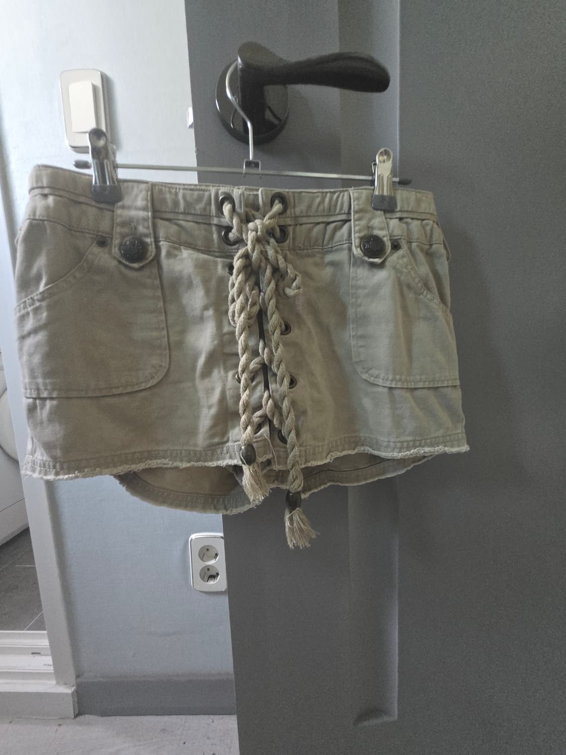 뮤트베이지 아일렛 치마바지 데라 데스라이즈 상품이미지1