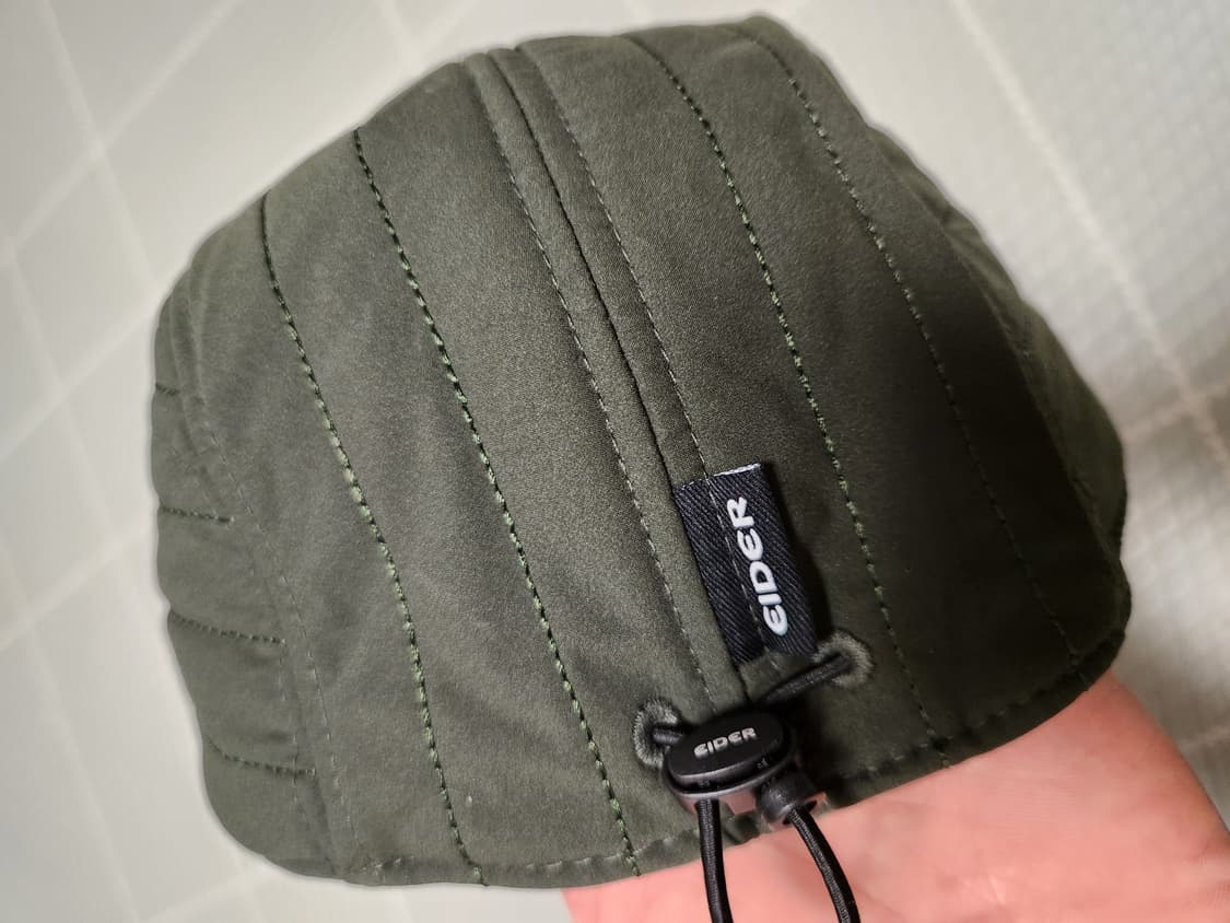 새상품급)패딩 퀼팅 5패널 캡 (Khaki)

한번 쓰고 세탁해서 보관중 상품이미지7