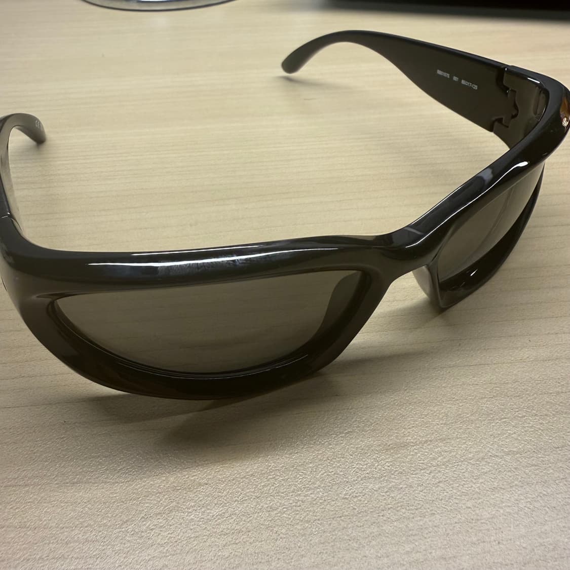 발렌시아가 스위프트 오발 선글라스 블랙 상품이미지4