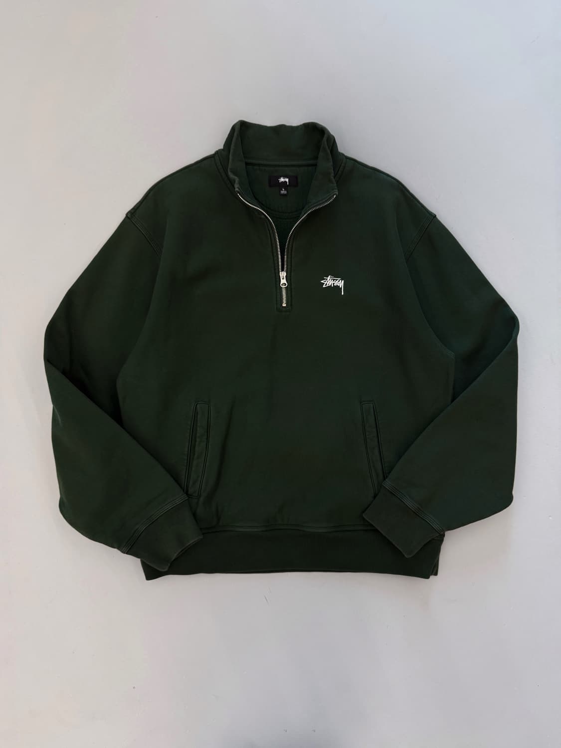 스투시 루즈핏 오버다이드 스탁 로고 딥그린 하프집 해비 스웻셔츠 상품이미지1