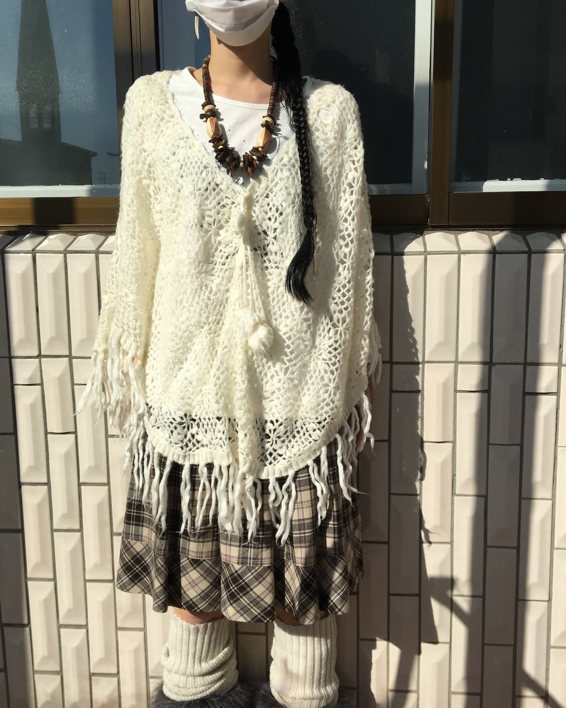 Pom pom fringe knit cape 상품이미지7