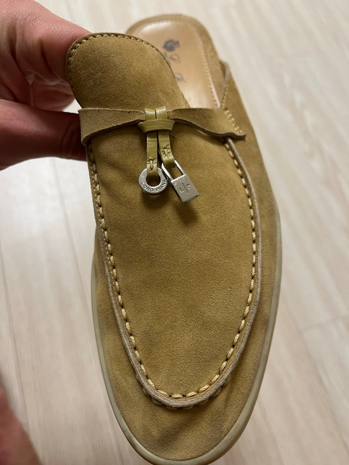 (급처/정품) 로로피아나 바부슈 뮬 로퍼 240 상품이미지4