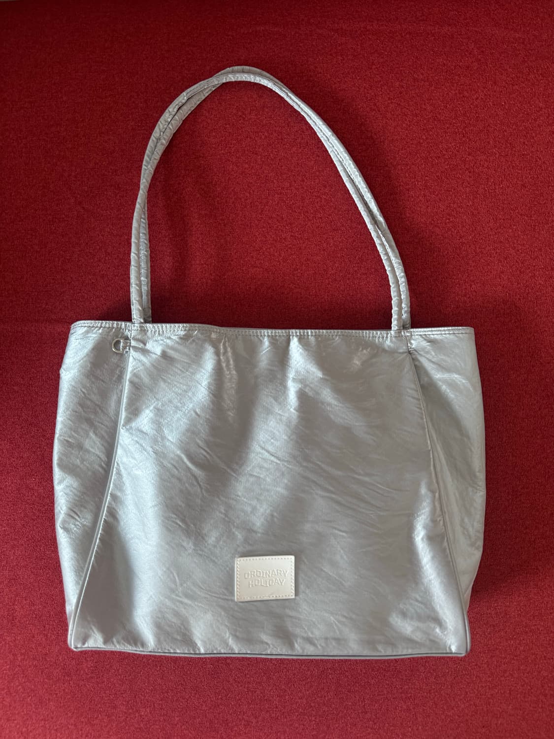 오디너리홀리데이 빅 숄더백 실버 상품이미지3