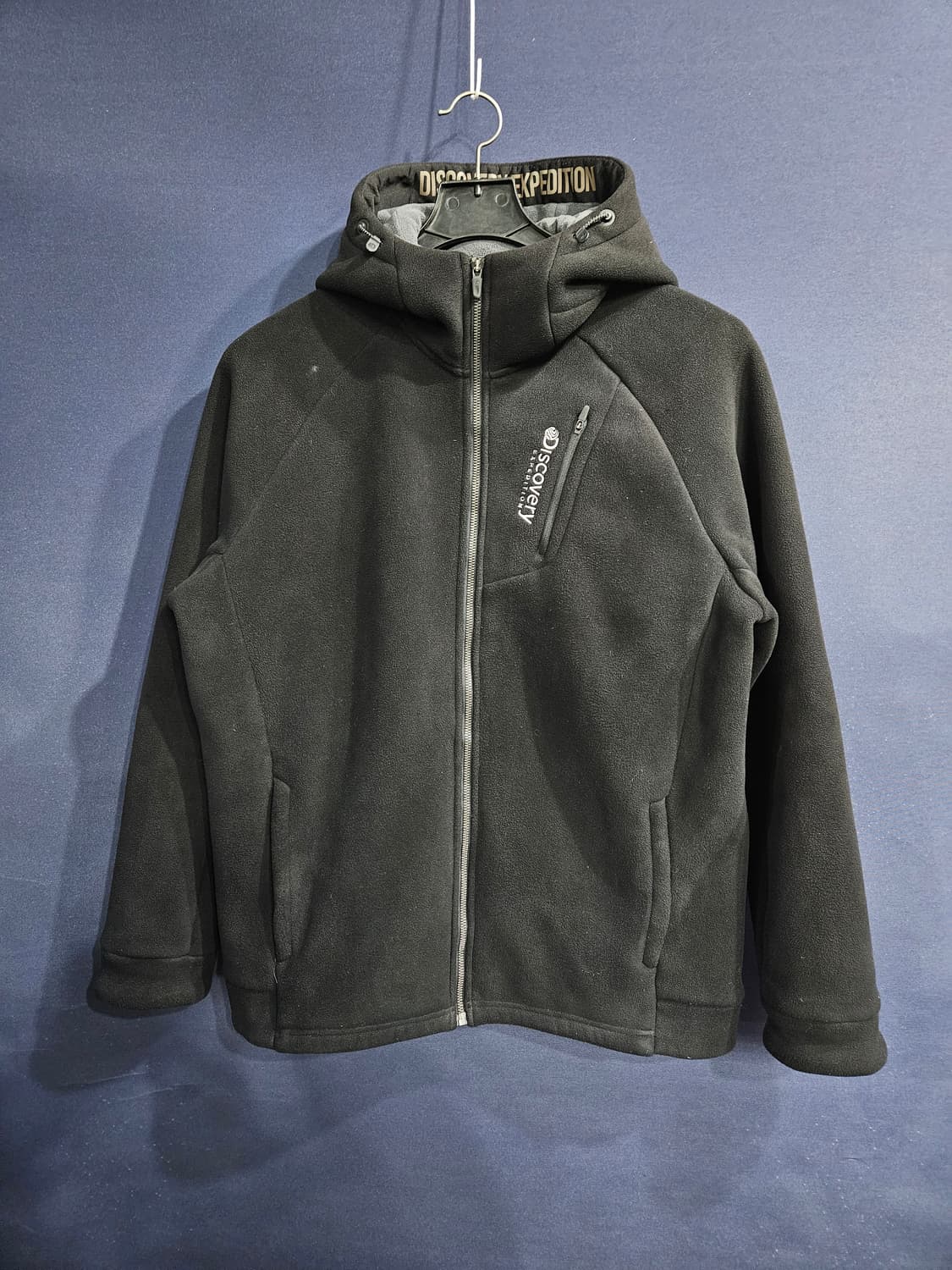 디스커버리 블랙컬러 남성 110 후리스 후드집업 자켓  상품이미지1