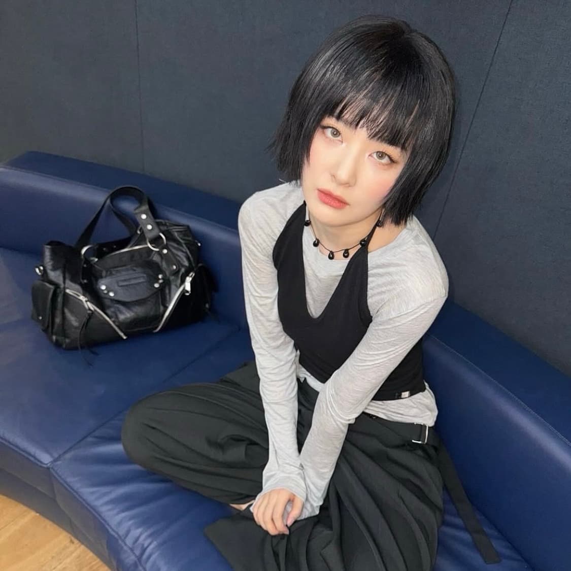 새상품/ 슬기착용) 이우가마카라스 스터드 레더 숄더백 상품이미지2