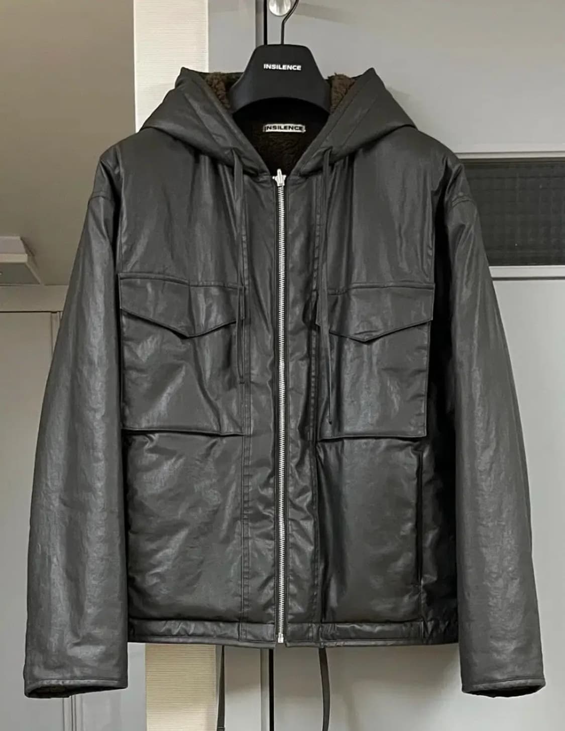 인사일런스 왁스 코티드 리버시블 점퍼 상품이미지1