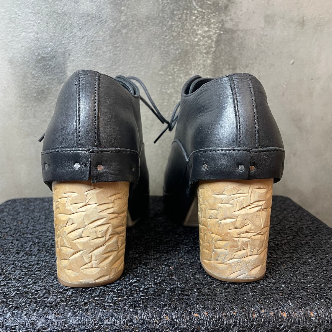 12aw 꼼데가르송 스터드 우드 힐 상품이미지7