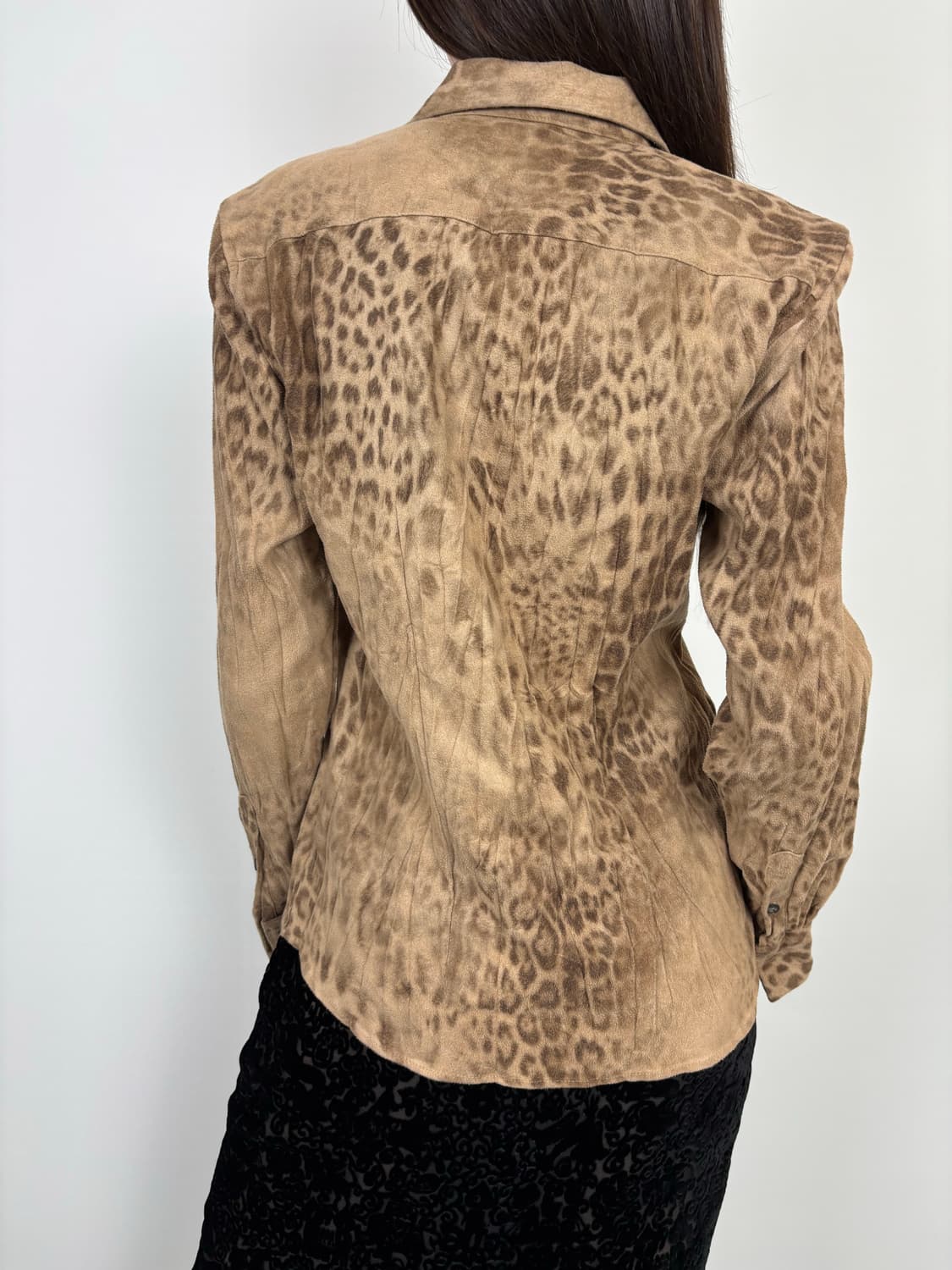LEOPARD WRINKLED SUEDE SHIRT 상품이미지2